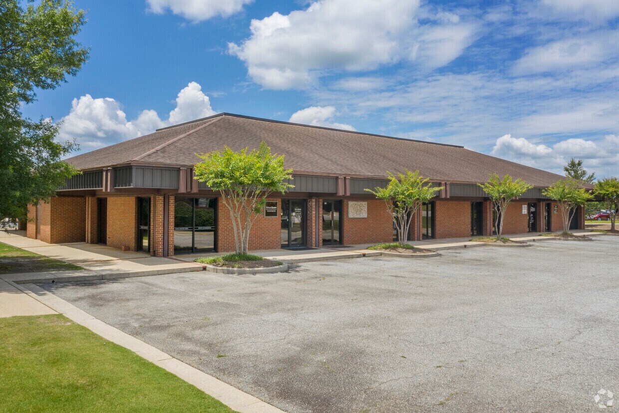 5651 Whitesville Rd, Columbus, GA for Rent