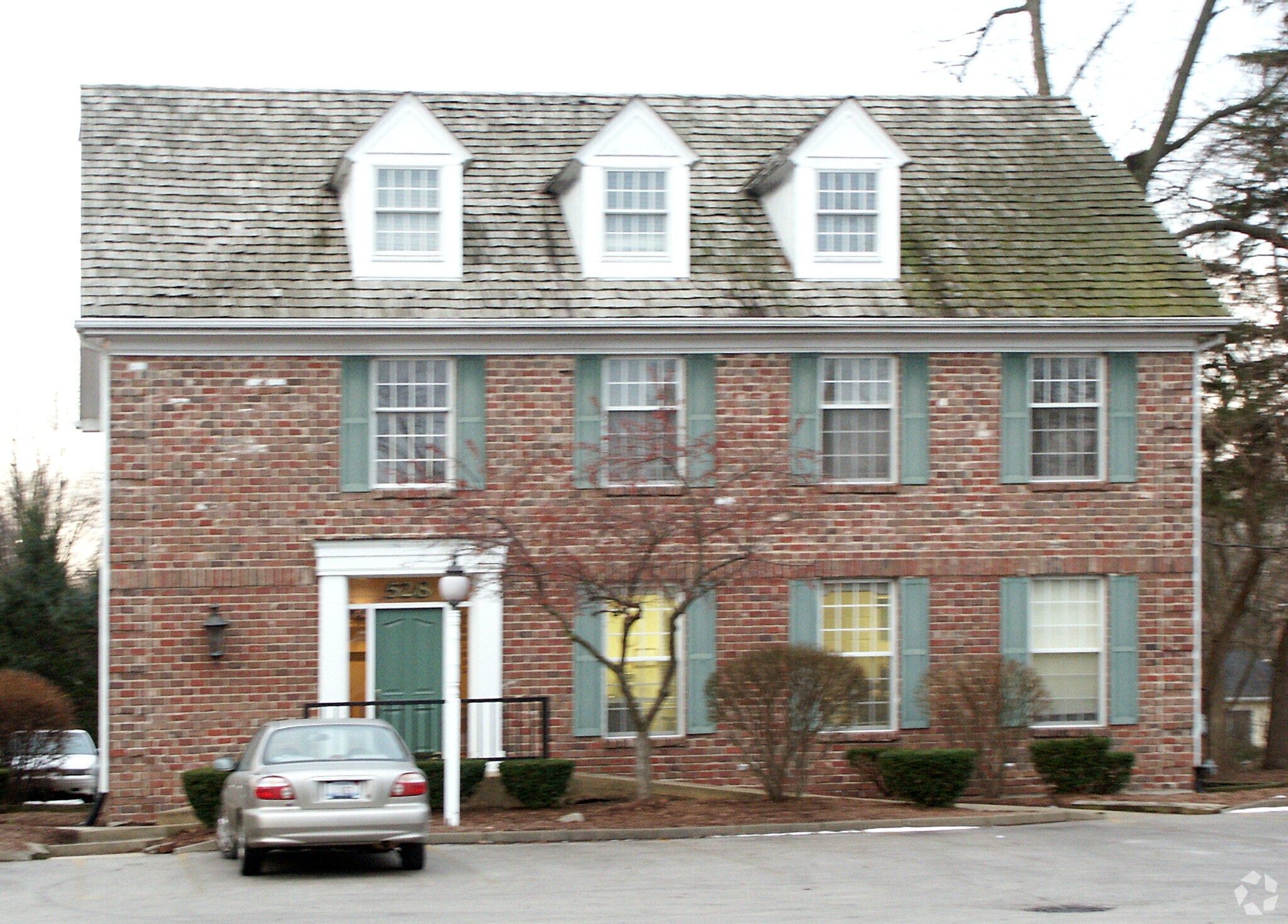528 W Roosevelt Rd, Wheaton, IL for Rent