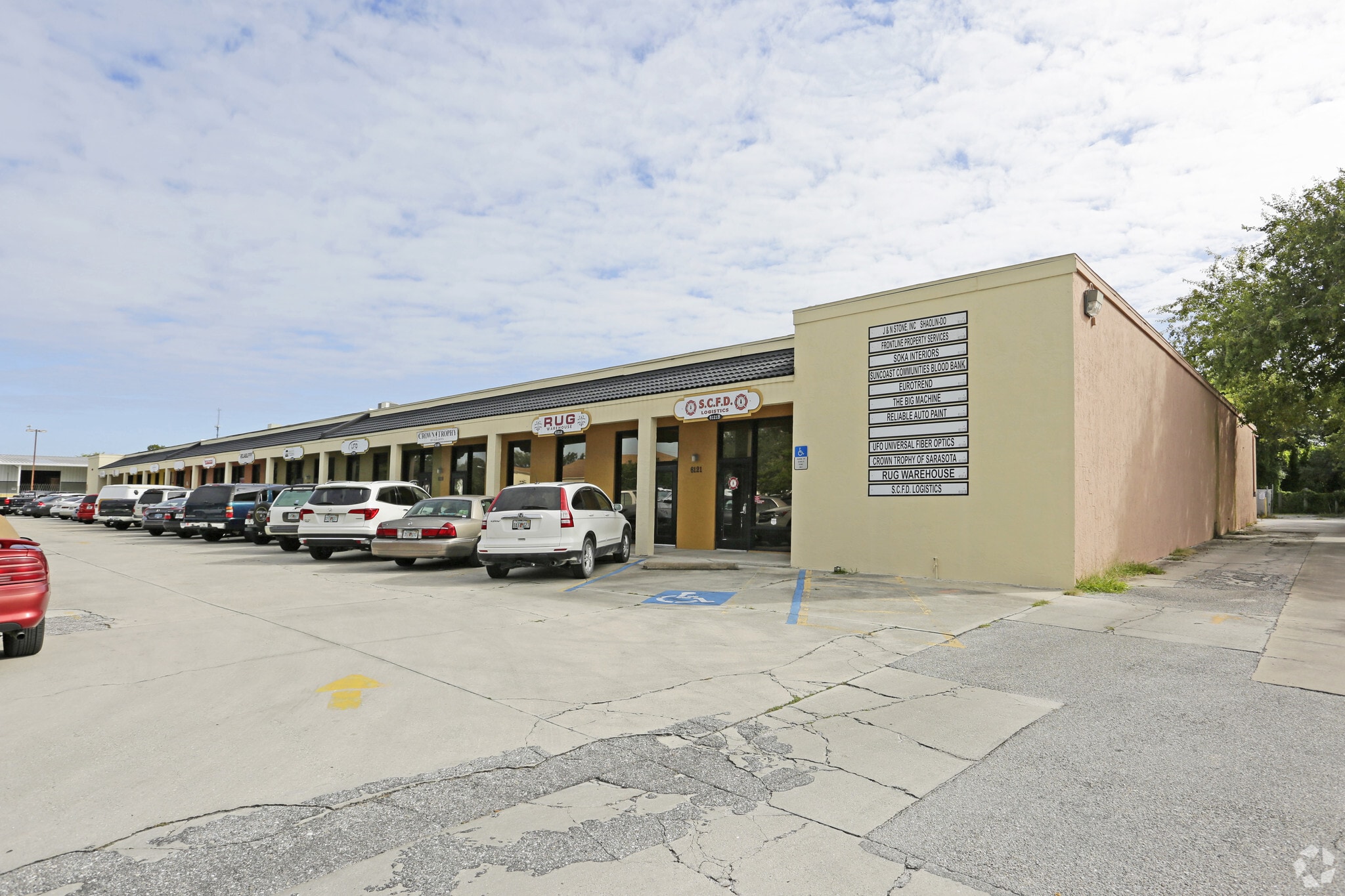 6111-6121 Clark Center Ave, Sarasota, FL for Rent