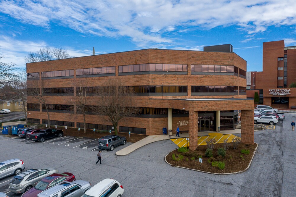 415 N Center St, Hickory, NC for Sale