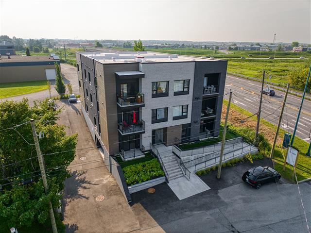 925 Rue Longpré, Mascouche, QC for Sale