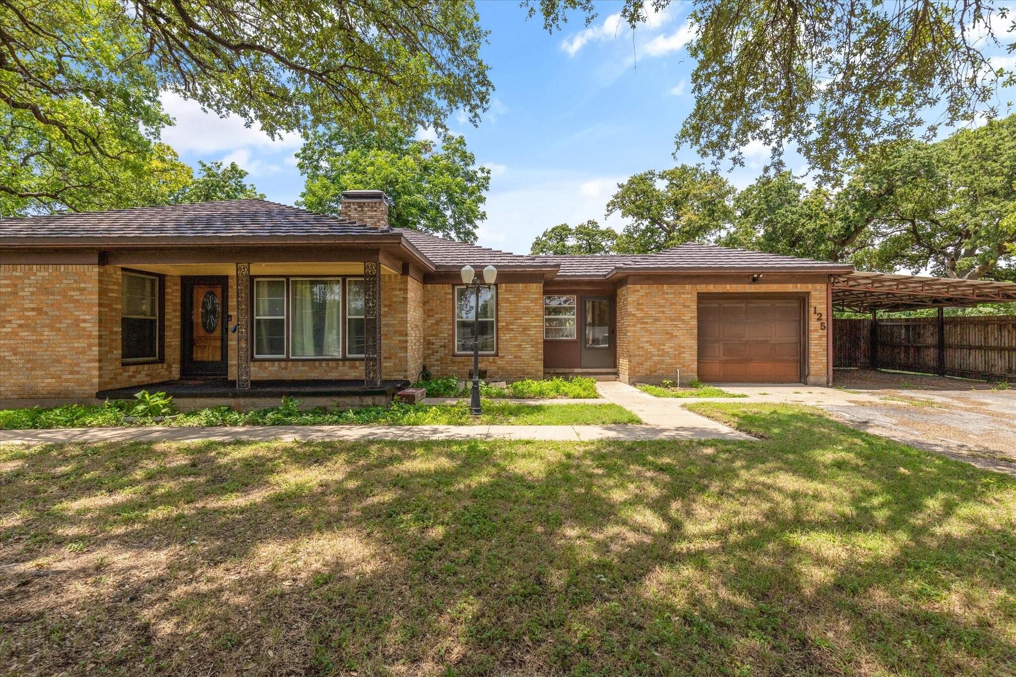 125 Norwood Dr, Hurst, TX for Sale