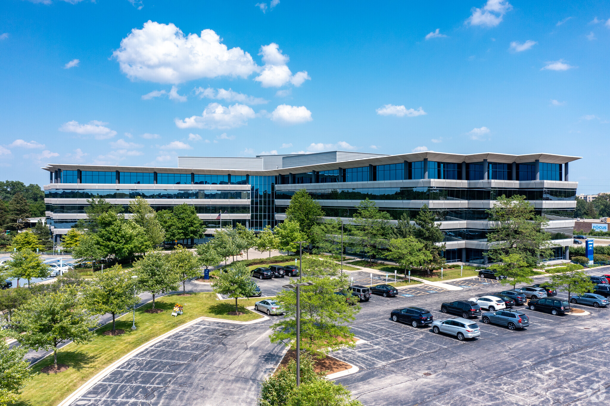 700 Commerce Dr, Oak Brook, IL for Rent