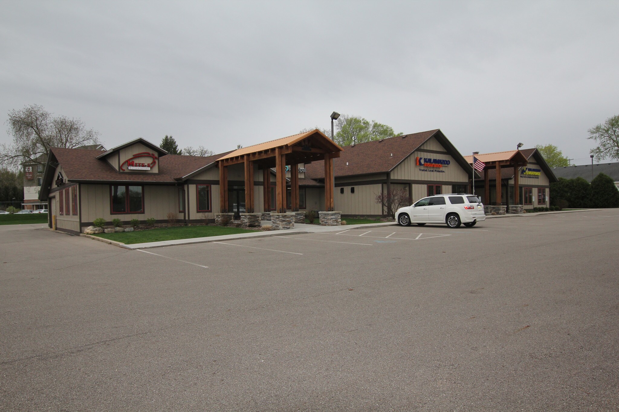 2425 S 11th St, Kalamazoo, MI for Sale