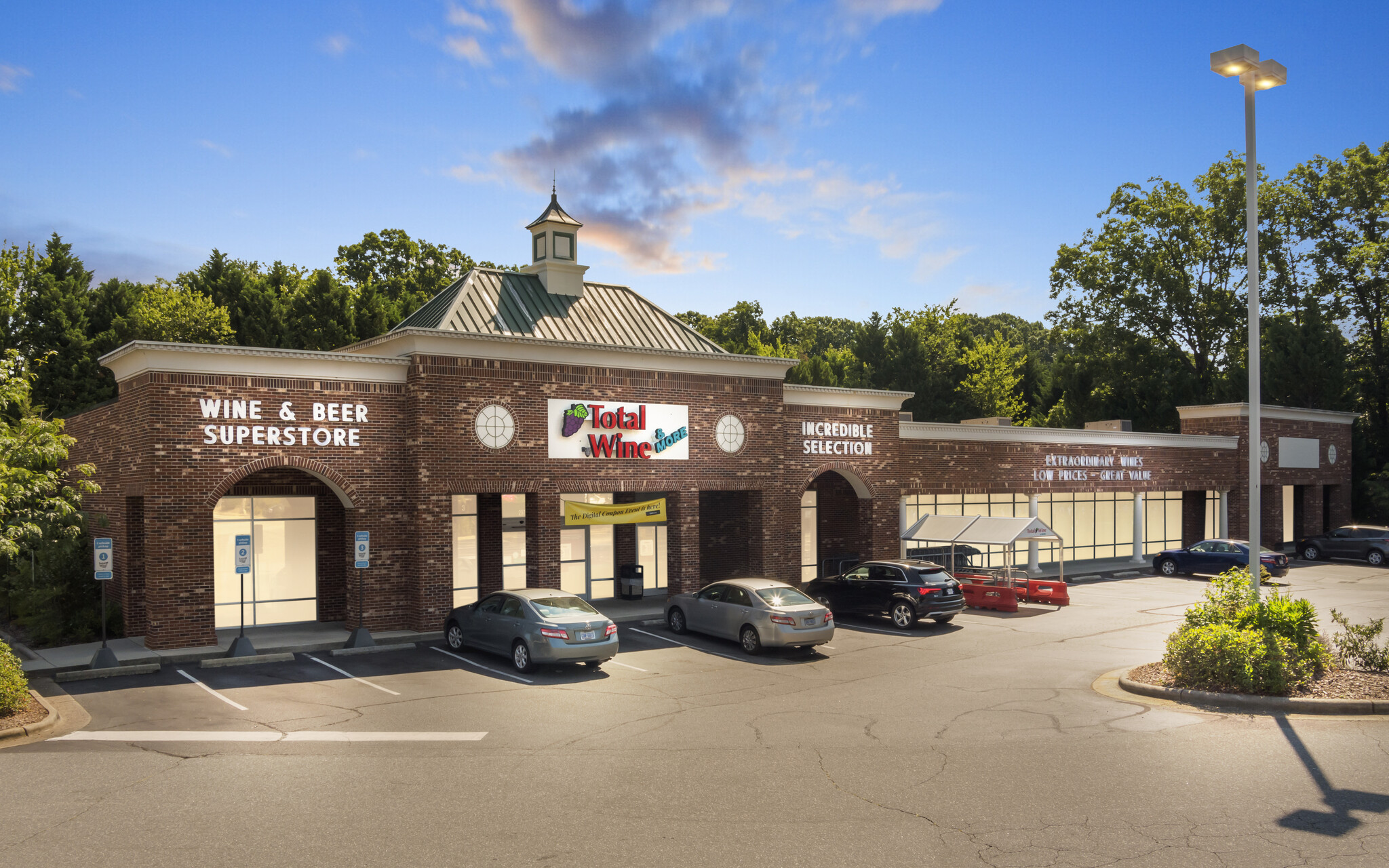 2976 Battleground Ave, Greensboro, NC for Sale