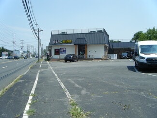 Edison, NJ Storefront Retail/Residential - 1630 Lincoln Hwy Edison, NJ Storefront Retail/Residential - 1630 Lincoln Hwy