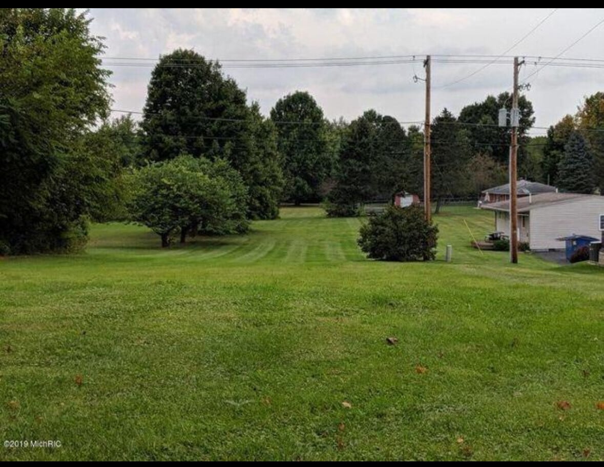 1025 E Front St, Buchanan, MI for Sale