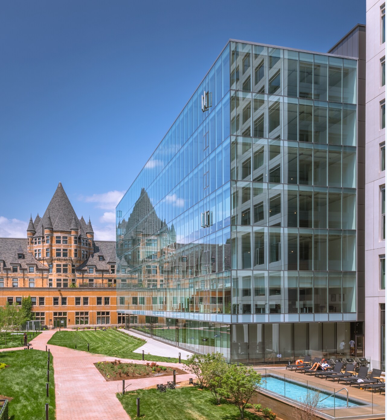 700 Rue Saint-Hubert, Montréal, QC for Rent