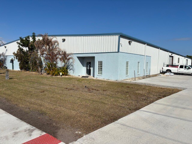 2760 Business Center Blvd, Melbourne, FL for Sale