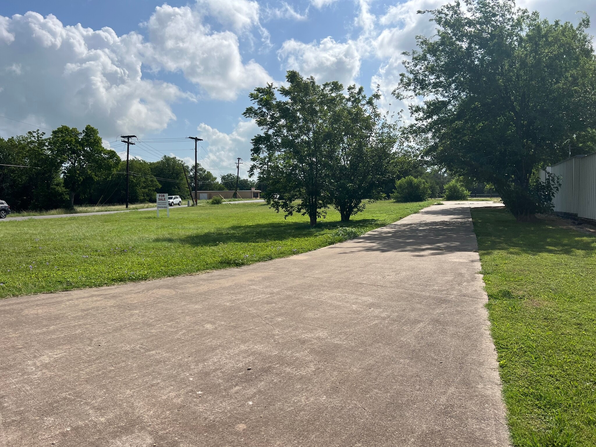 212 E Lake Dr, Taylor, TX for Sale