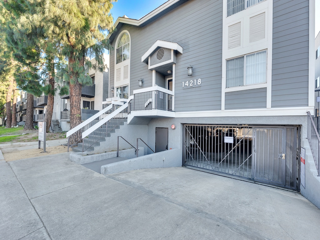 14218 Victory Blvd, Van Nuys, CA for Sale