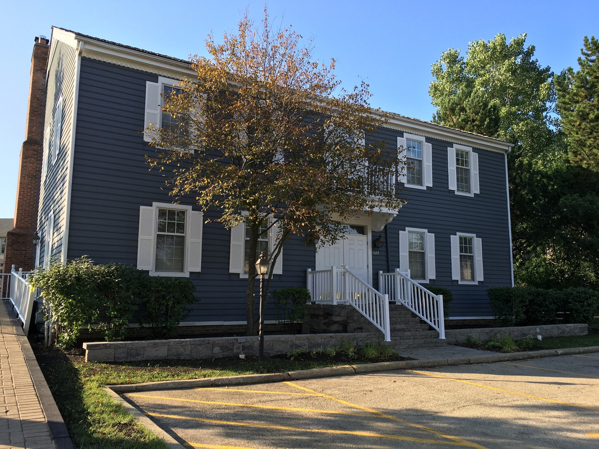 1642 W Colonial Pky, Inverness, IL for Rent