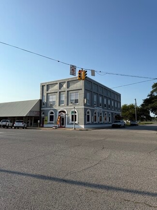 Marietta, OK Storefront Retail/Residential - 200 W Main St