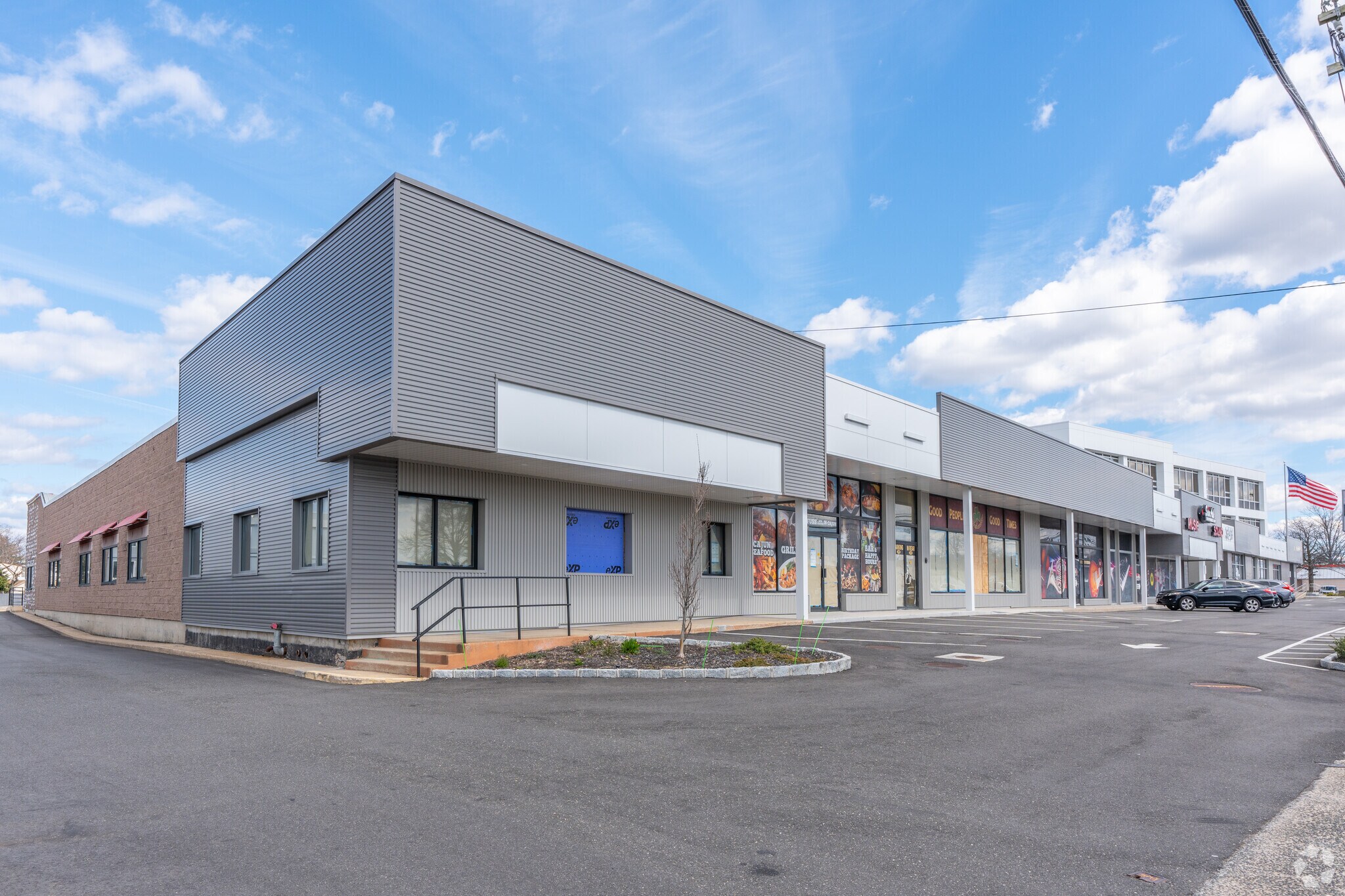 371 Old Country Rd Carle Place, NY 11514 Retail Property for Lease on