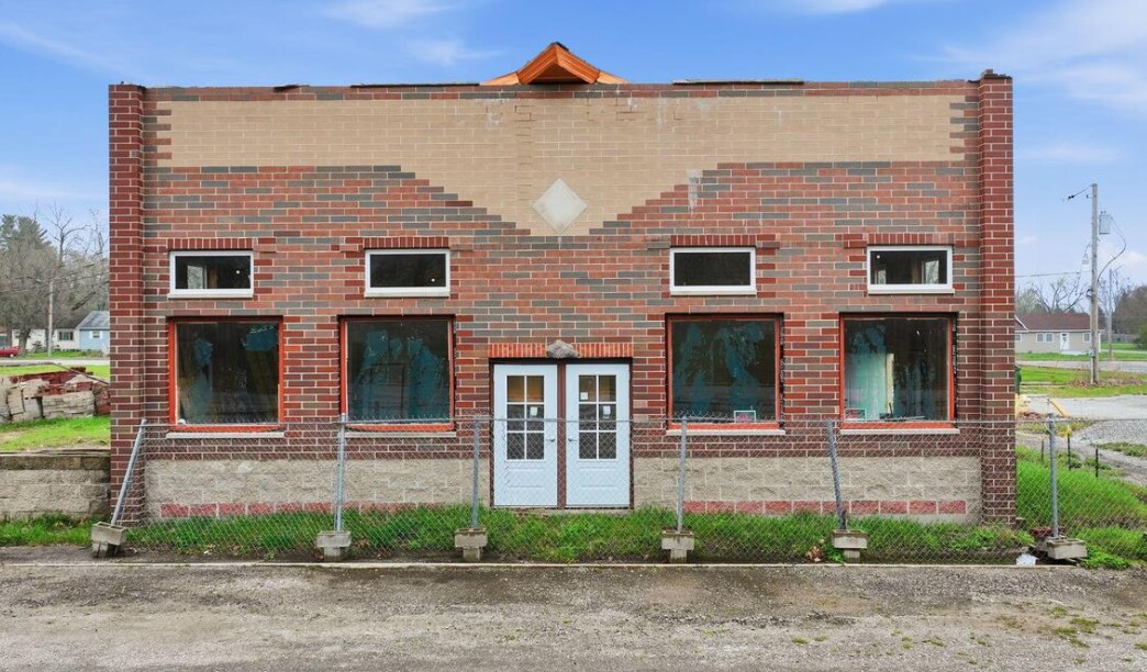 1605 N Park St, Kingsford Heights, IN for Sale