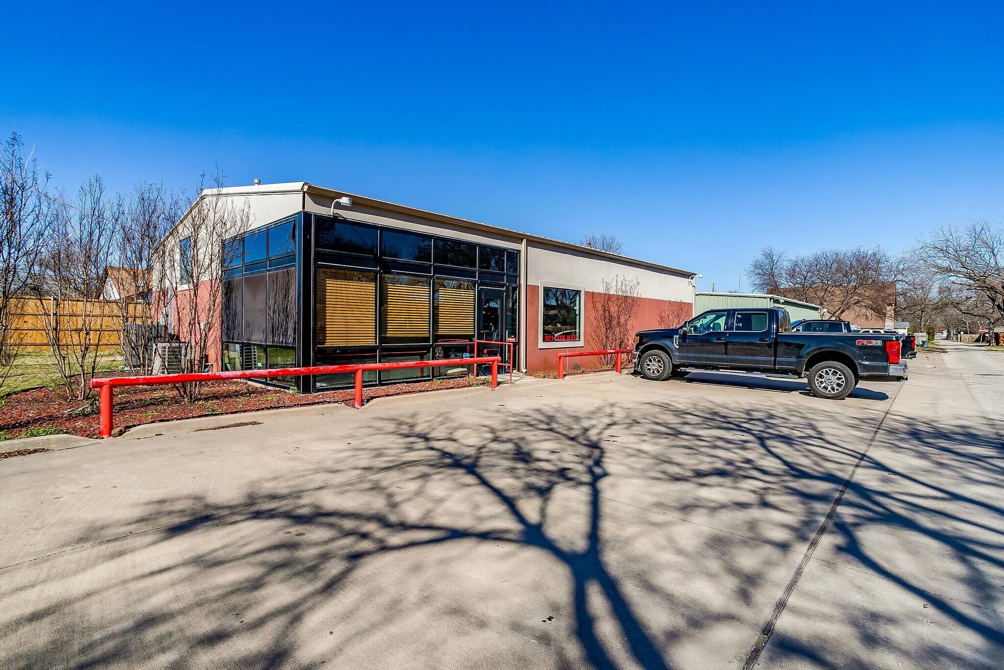 621 Cow Alley Rd Waxahachie, TX 75165 Flex Property for Lease on