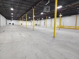 Montréal, QC Office, Industrial - 127-155 Montée de Liesse