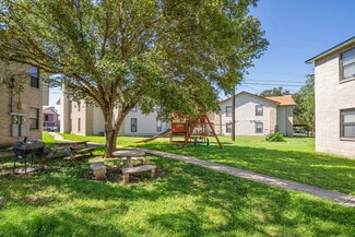 San Antonio, TX Apartments - 4243 Family Tree
