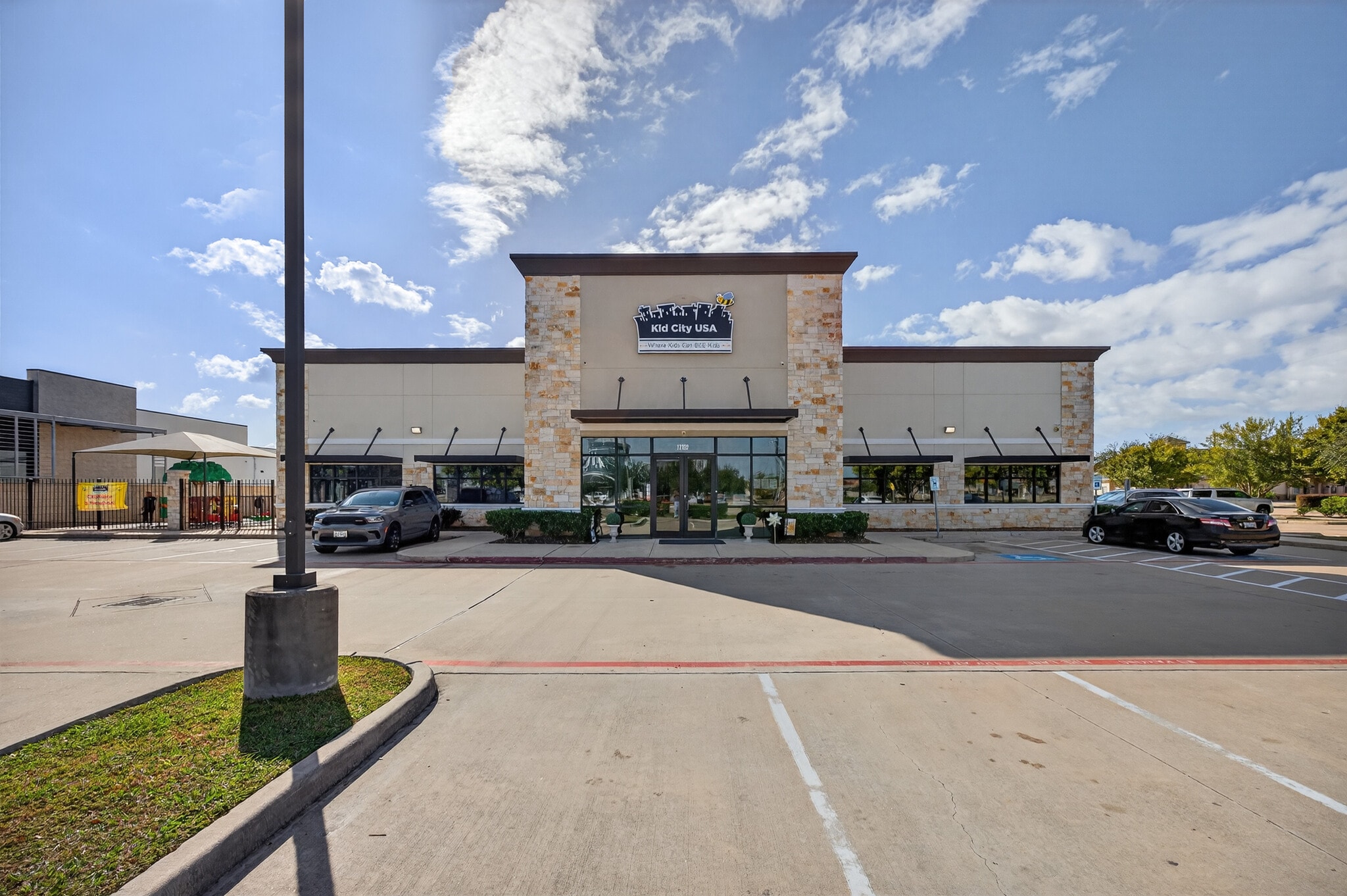 12152 Shadow Creek Pky, Pearland, TX for Sale