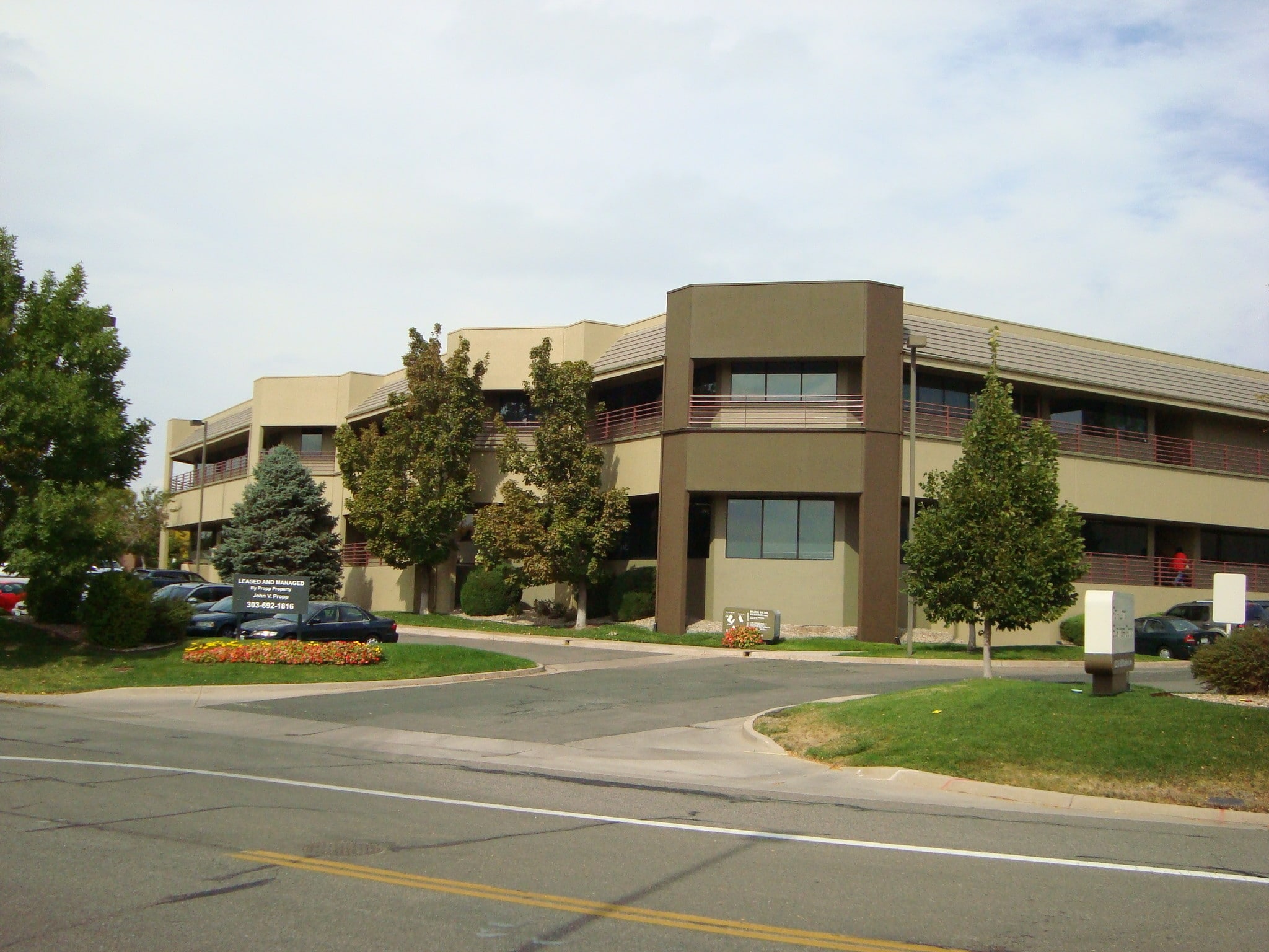 8122 S Southpark Ln, Littleton, CO for Rent