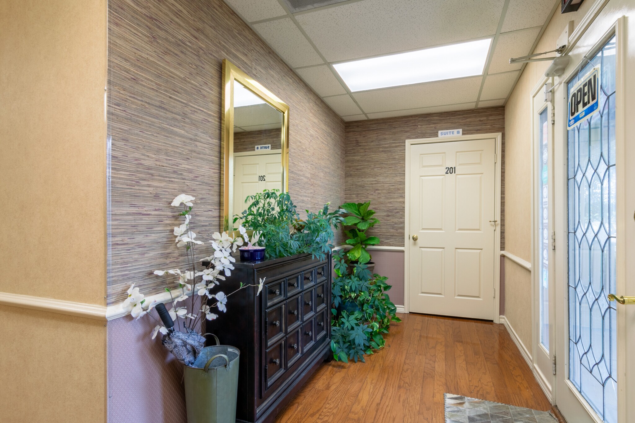 2335 W Green Oaks Blvd, Arlington, TX for Sale