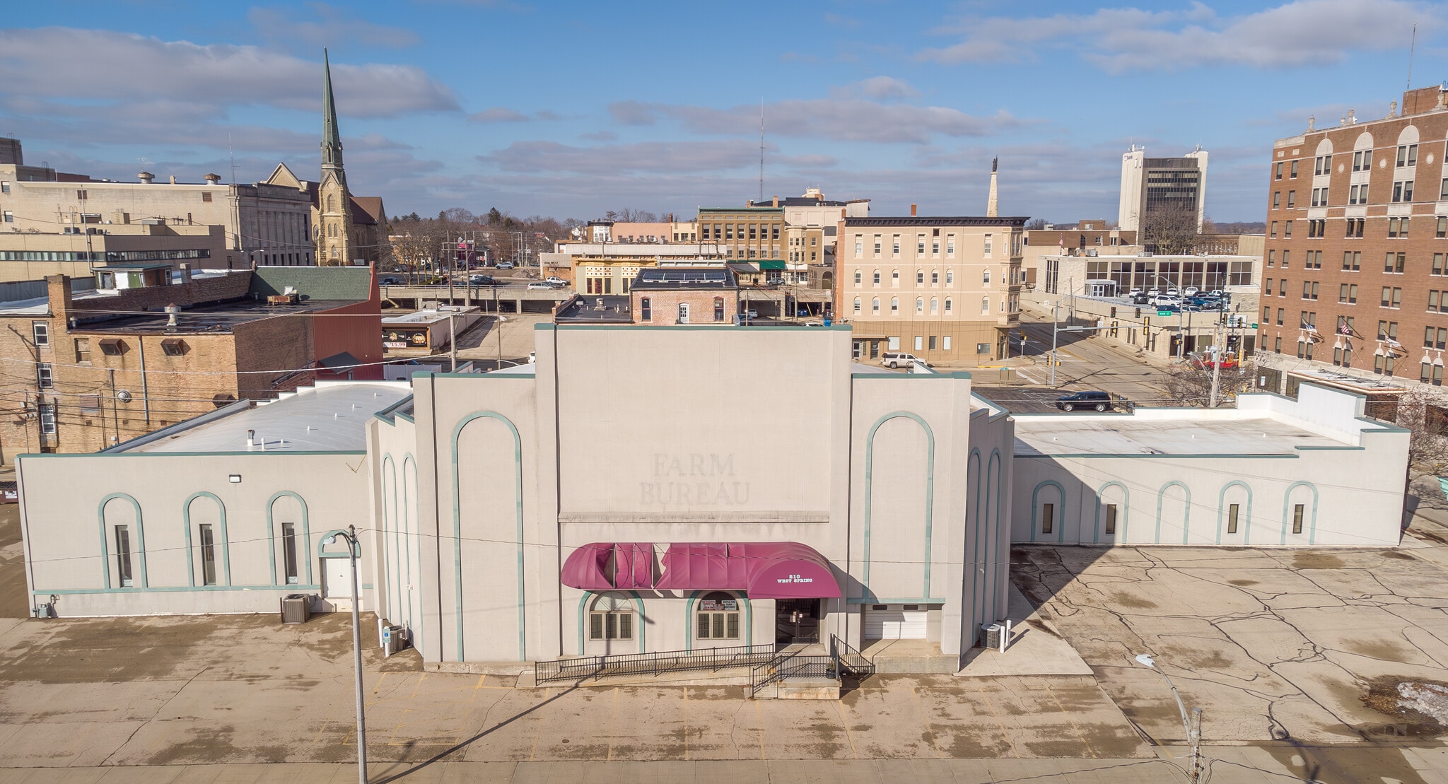 210 W Spring St, Freeport, IL for Sale