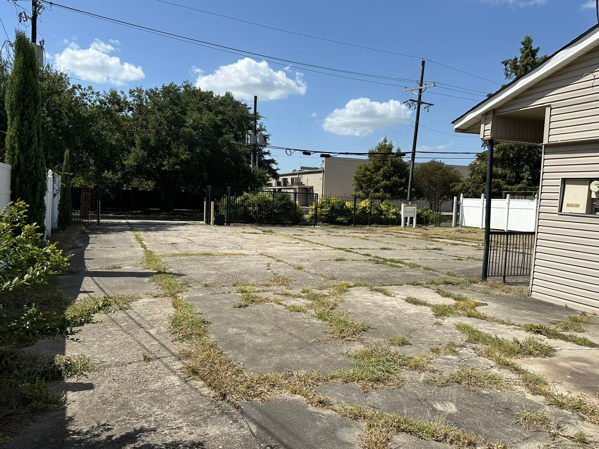 555 E Boyd Dr, Baton Rouge, LA for Sale