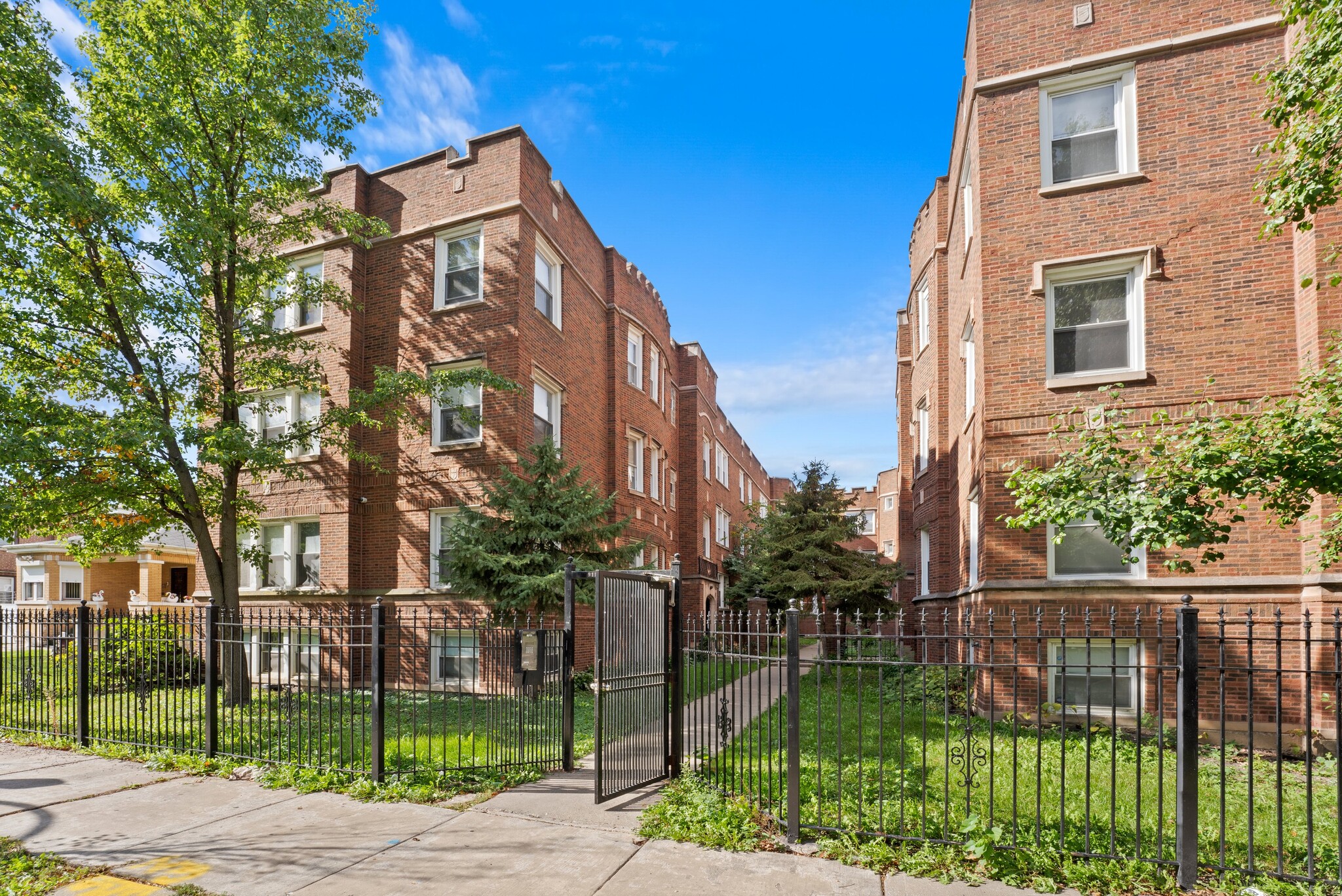 9118-9124 S Dauphin Ave, Chicago, IL for Sale