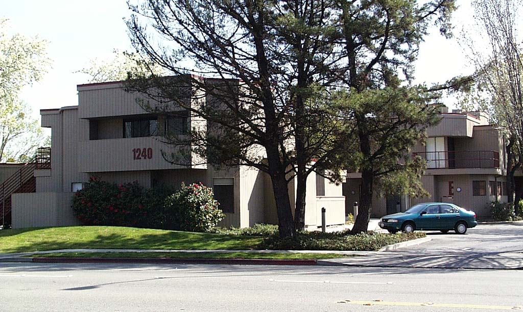 1240 W Robinhood Dr, Stockton, CA for Rent