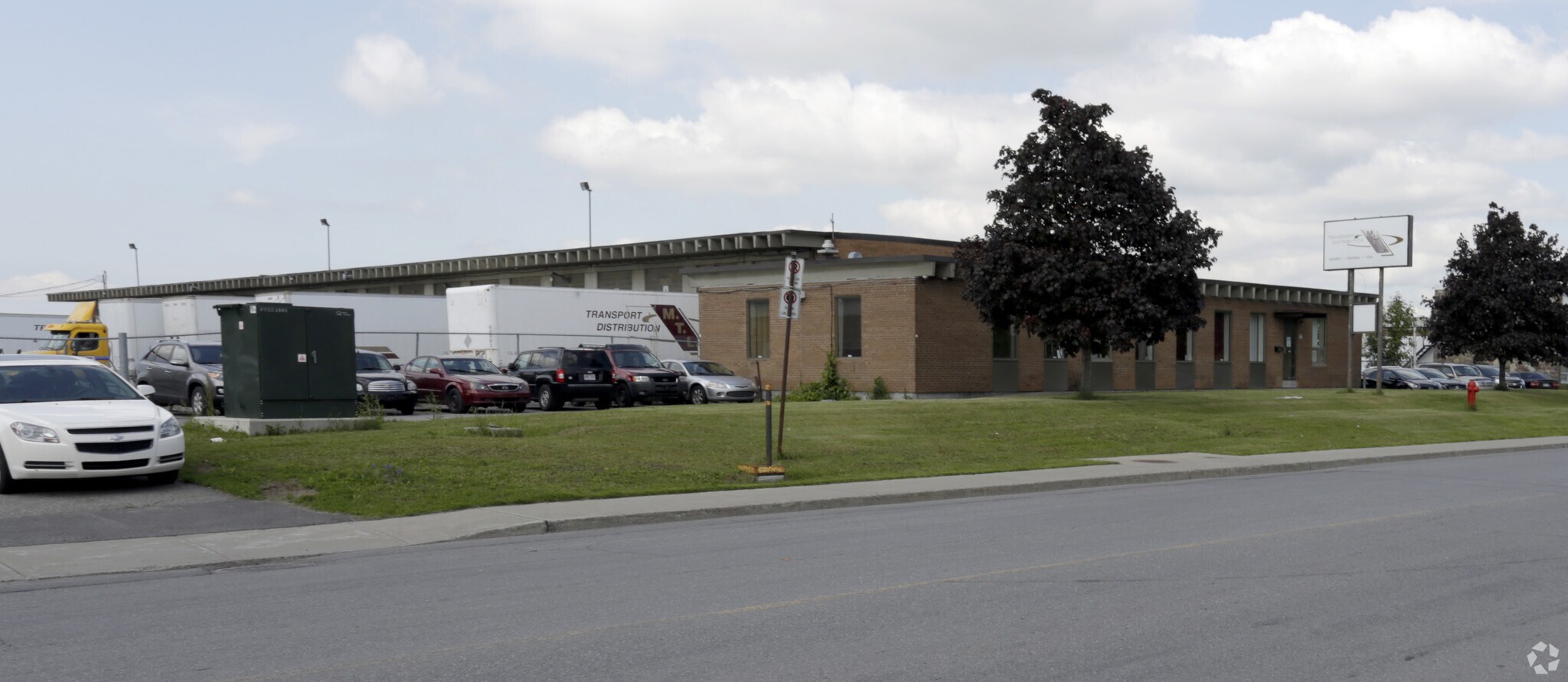 700 Montée de Liesse, Montréal, QC for Sale