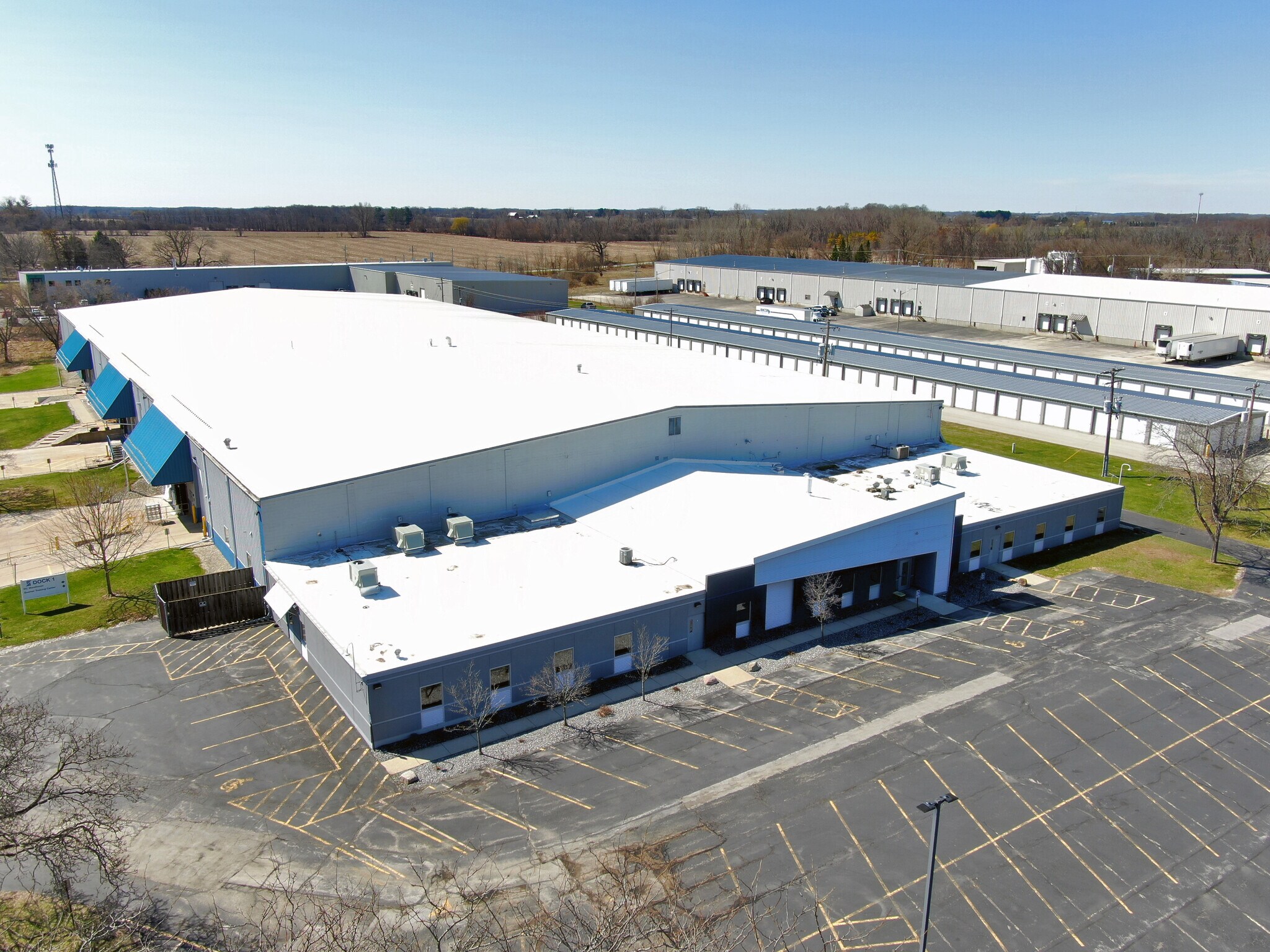 W395N5701 Frontier Rd, Oconomowoc, WI for Rent