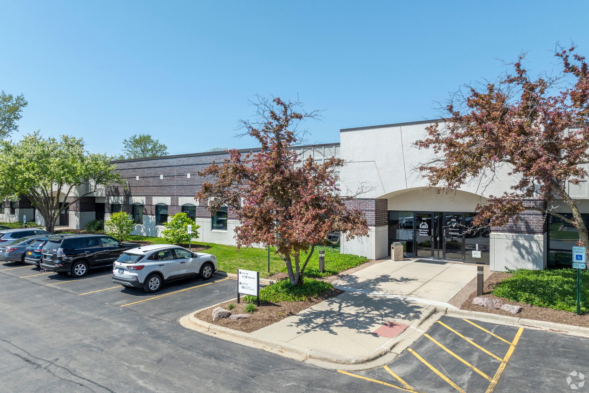 565 Lakeview Pky, Vernon Hills, IL for Sale