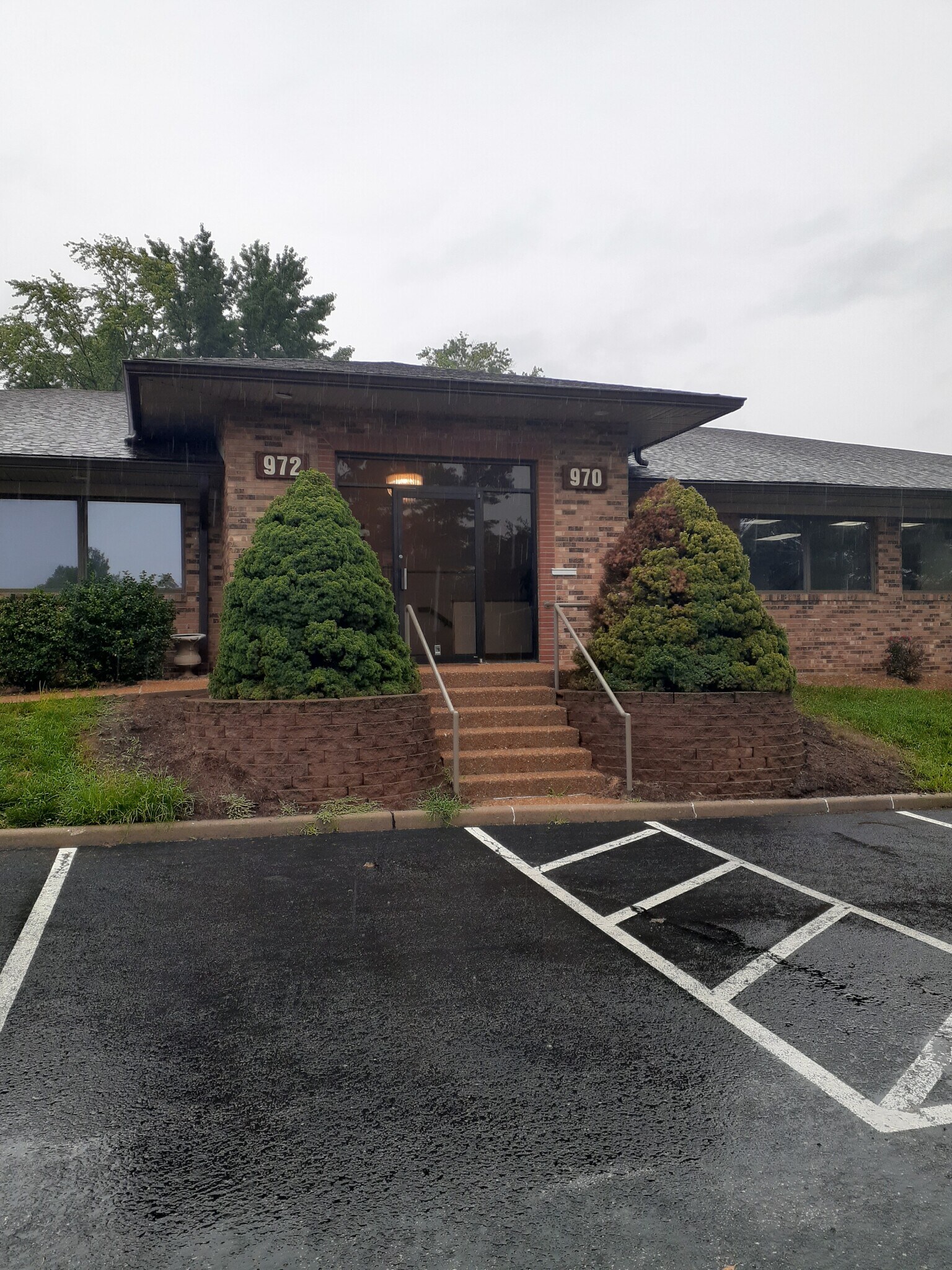 2900 Frank Scott Pky, Belleville, IL for Rent