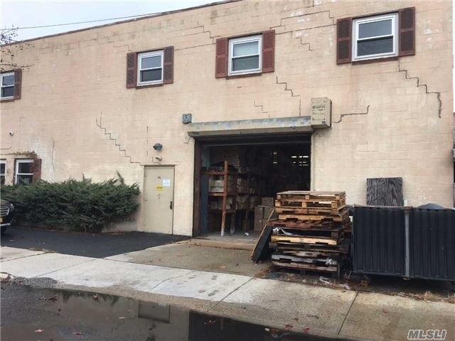 16 McCarthy Rd, Island Park, NY for Rent