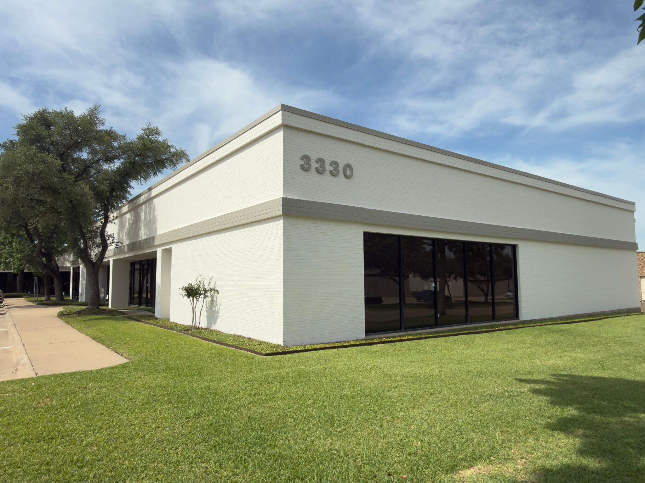 3330 Earhart Dr, Carrollton, TX for Rent