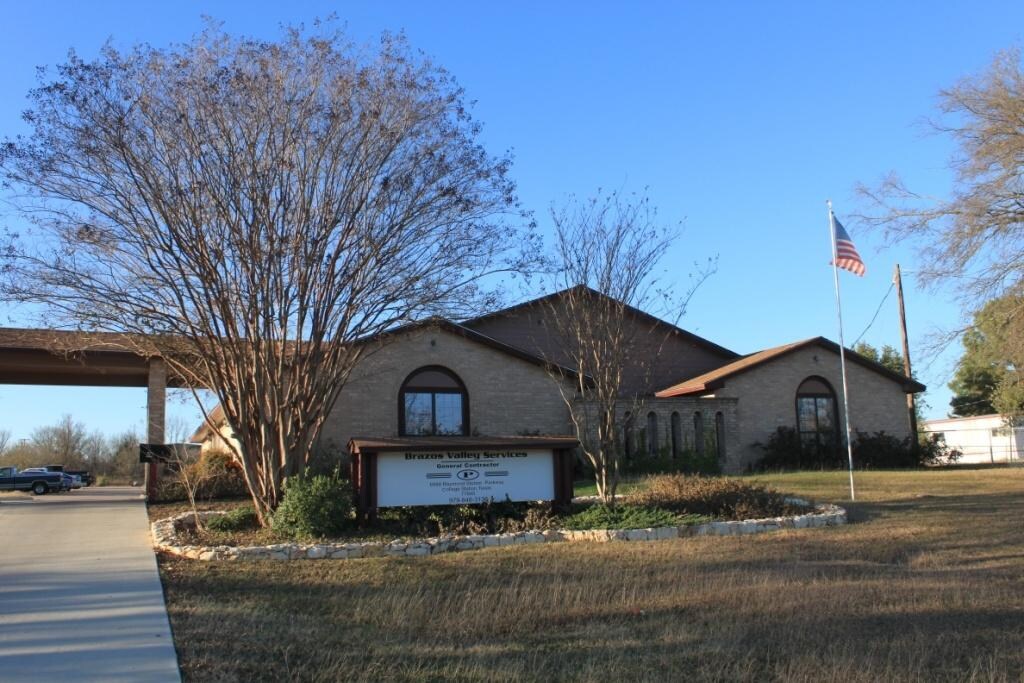 6988 Raymond Stotzer, College Station, TX for Sale