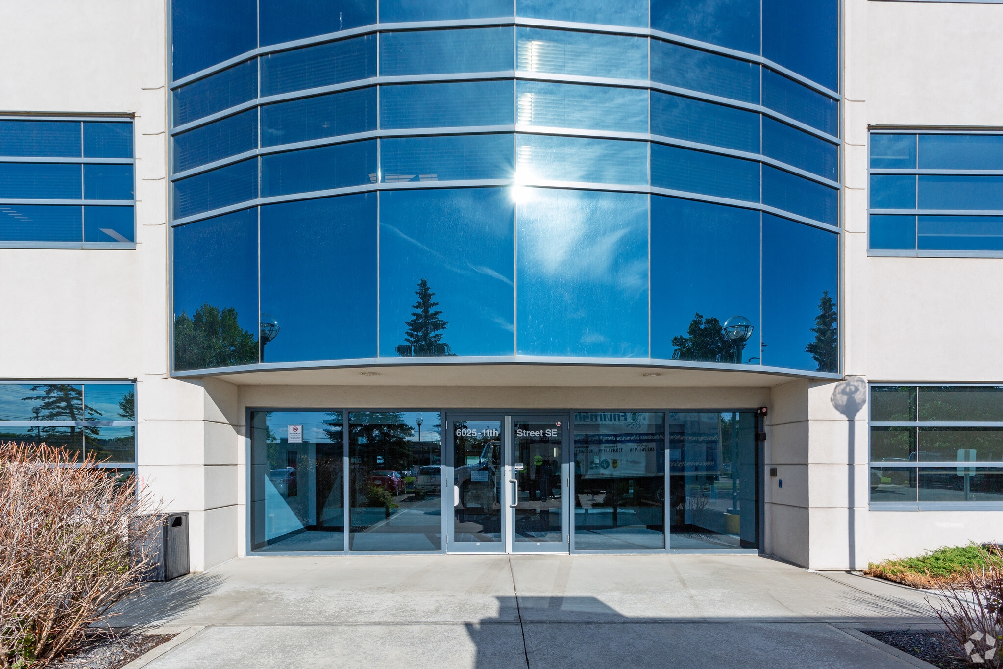 6025 11th St SE, Calgary, AB for Rent
