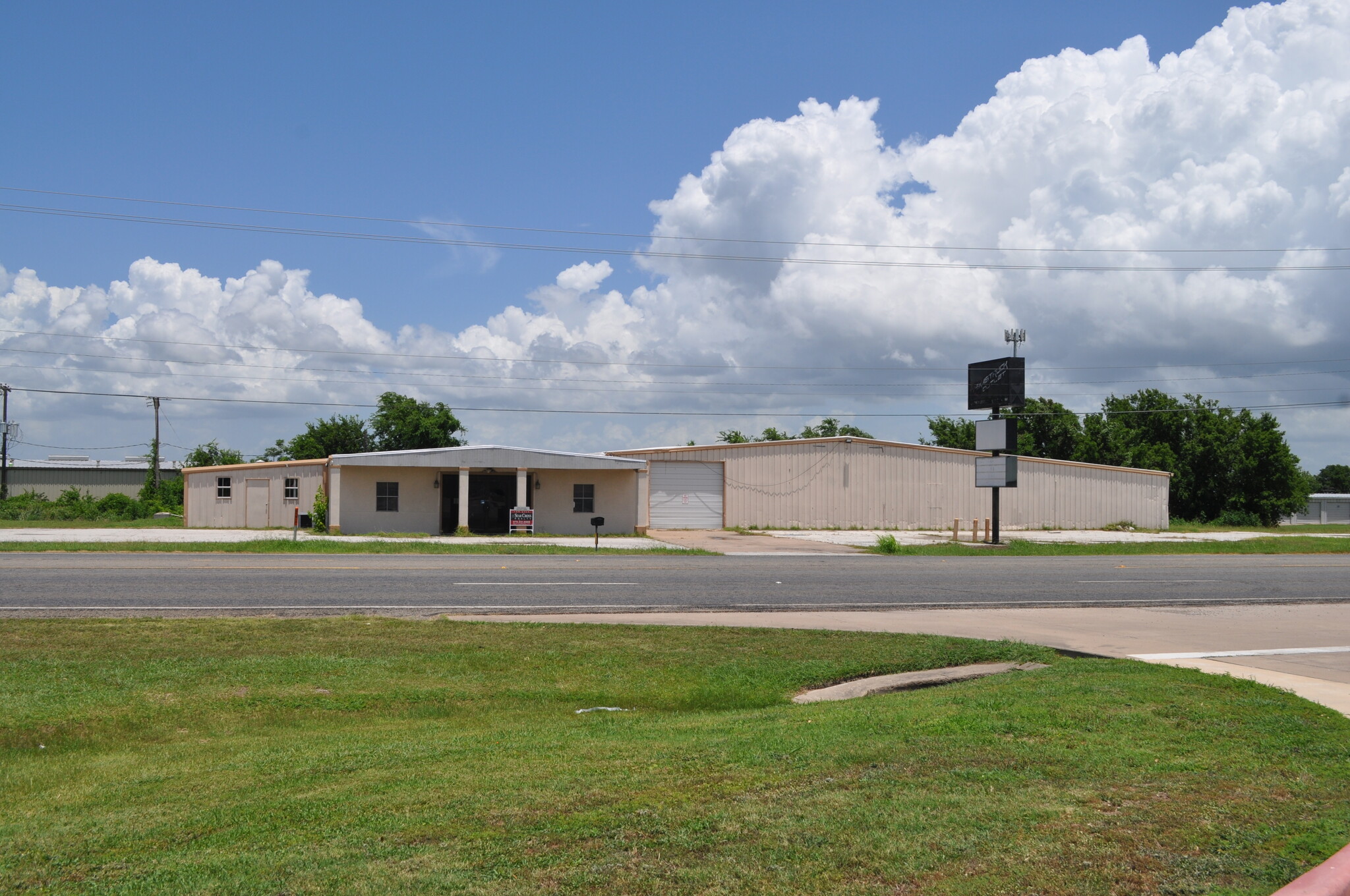 1501 S Blue Bell Rd, Brenham, TX for Sale