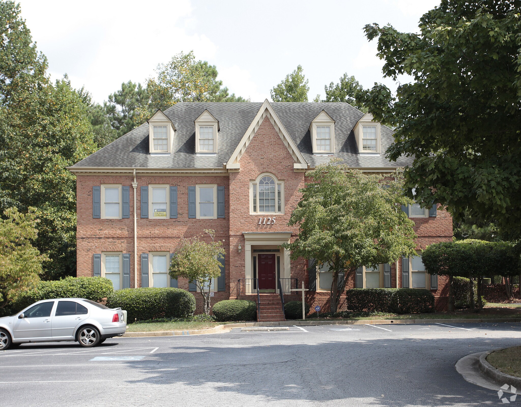 1125 Cambridge Sq, Alpharetta, GA for Sale