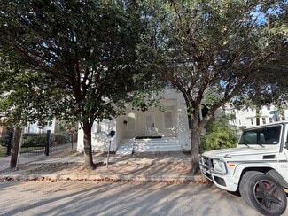 Houston, TX Apartments - 402 Hyde Park Blvd