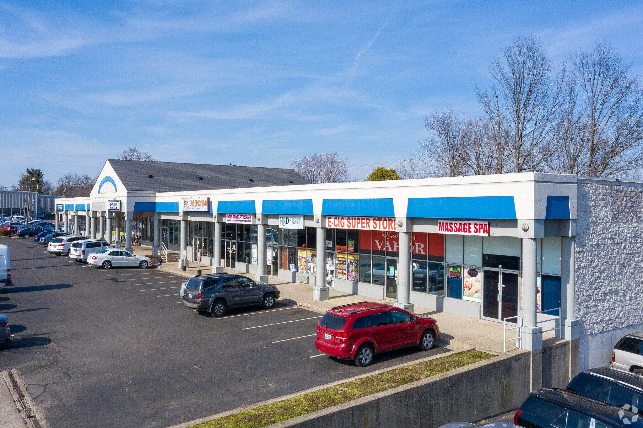 565 E New Circle Rd Lexington, KY 40505 Retail Property for Lease on