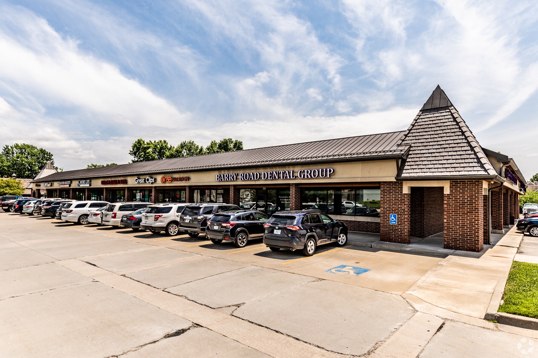 5557-5577 NW Barry Rd, Kansas City, MO for Rent
