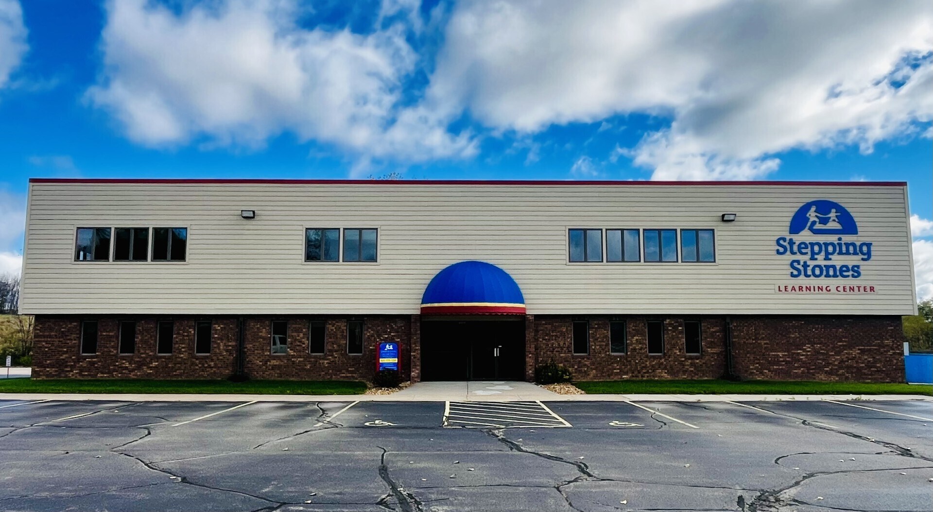 1303 American Dr, Neenah, WI for Sale