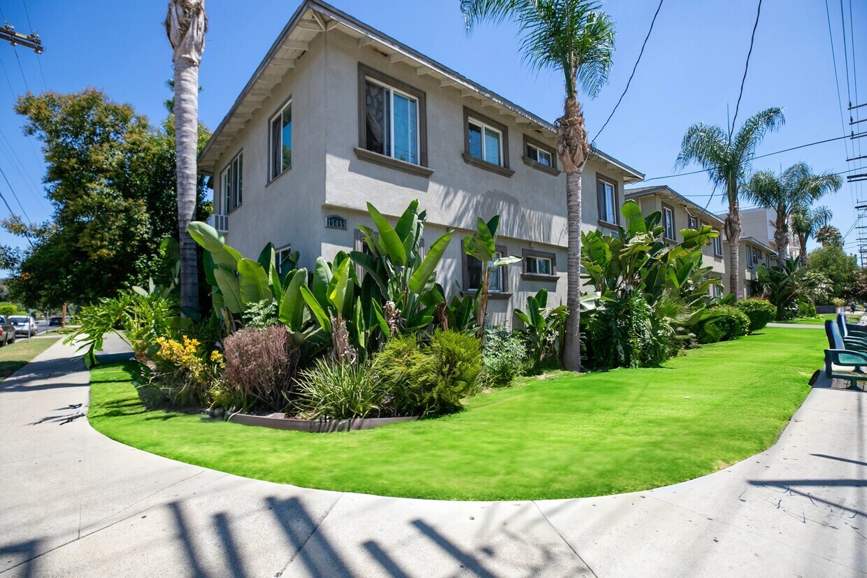 15455 Vanowen St, Van Nuys, CA for Sale