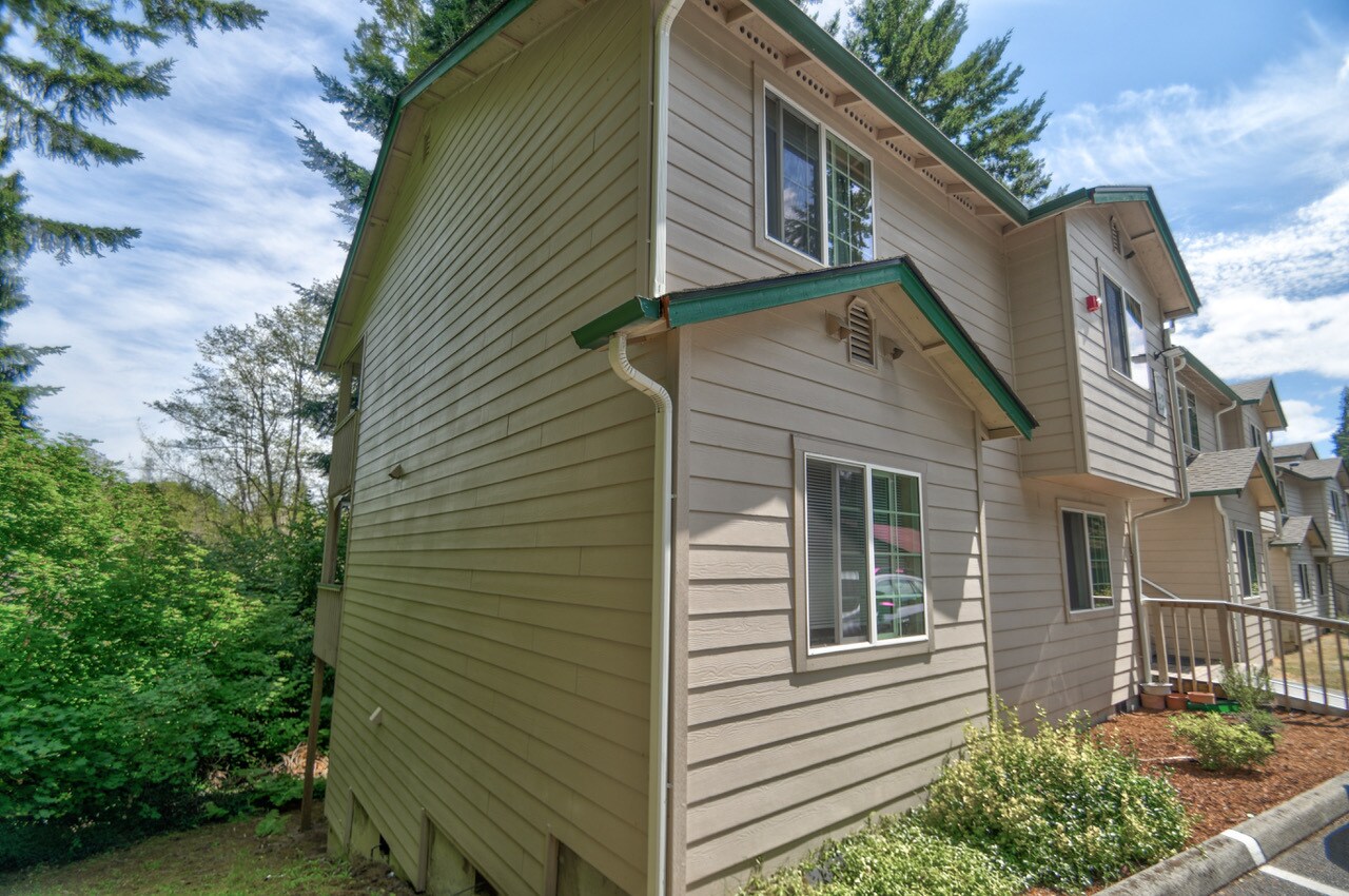 1103 Creekwood Ct SE, Olympia, WA for Sale