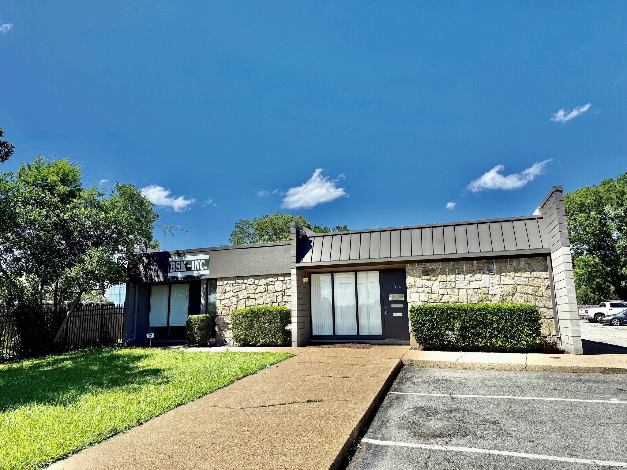 806 Norview Ave, Norfolk, VA for Rent