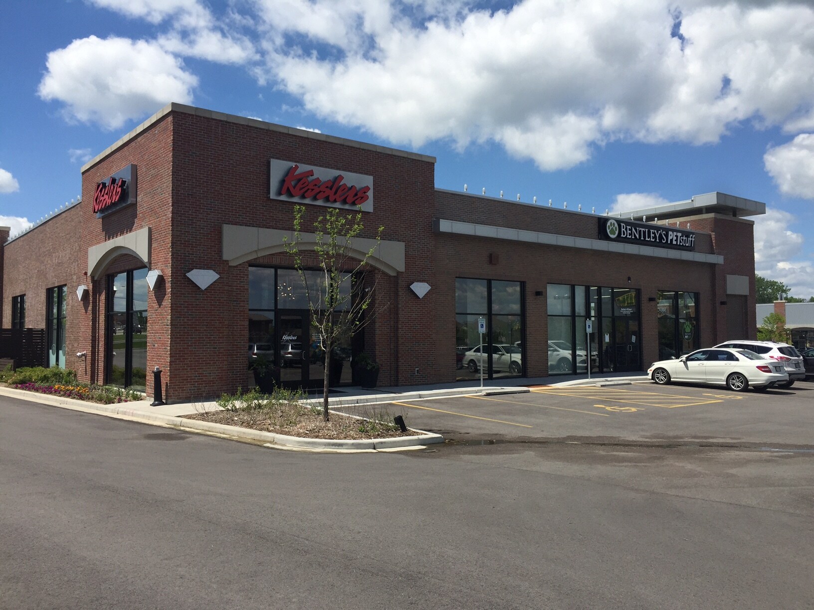 17260-17300 W Bluemound Rd, Brookfield, WI for Rent