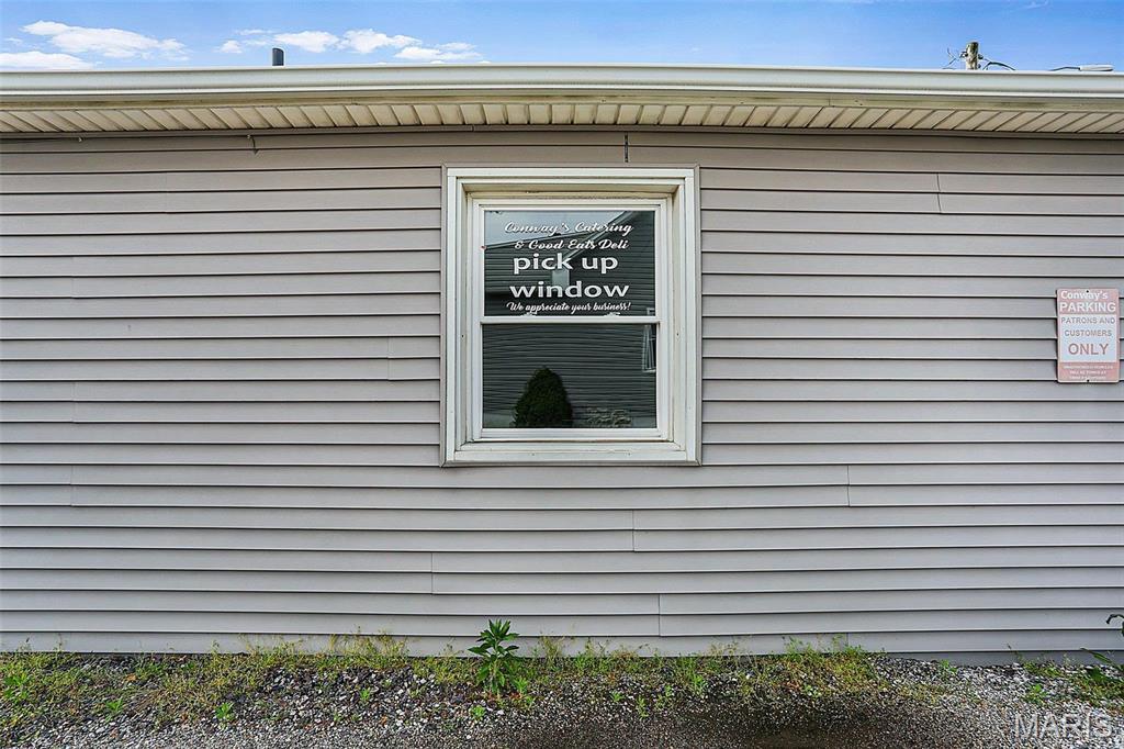 2112 S Center St, Maryville, IL for Sale