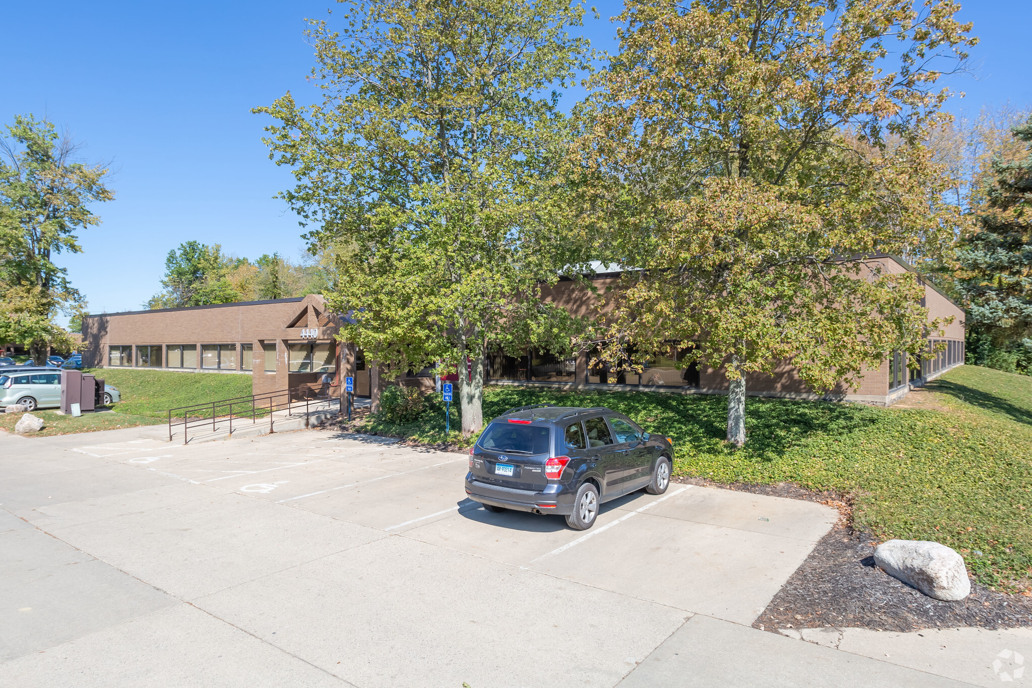 4420-4460 Carver Woods Dr, Blue Ash, OH for Rent