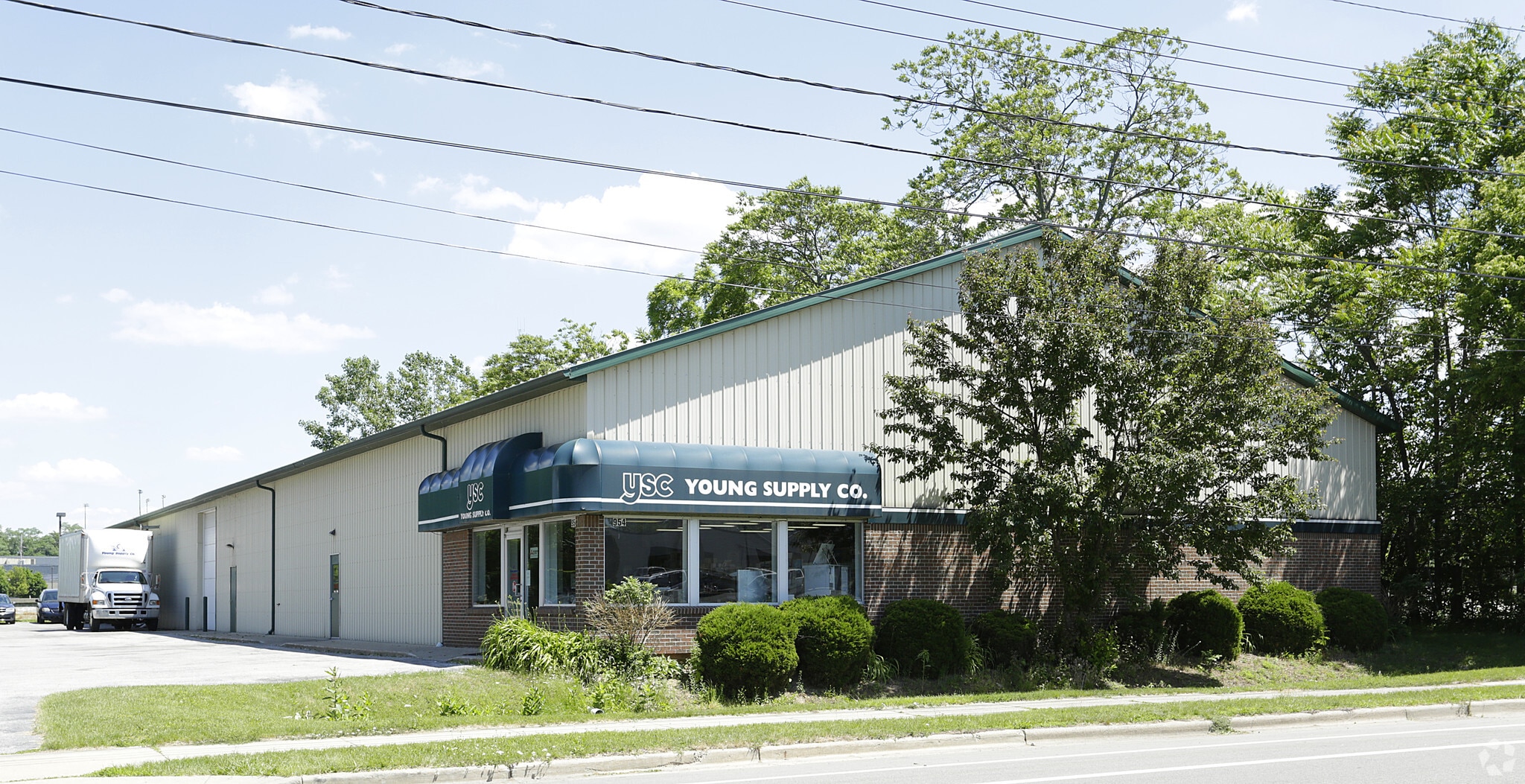 954 Front Ave NW, Grand Rapids, MI for Rent